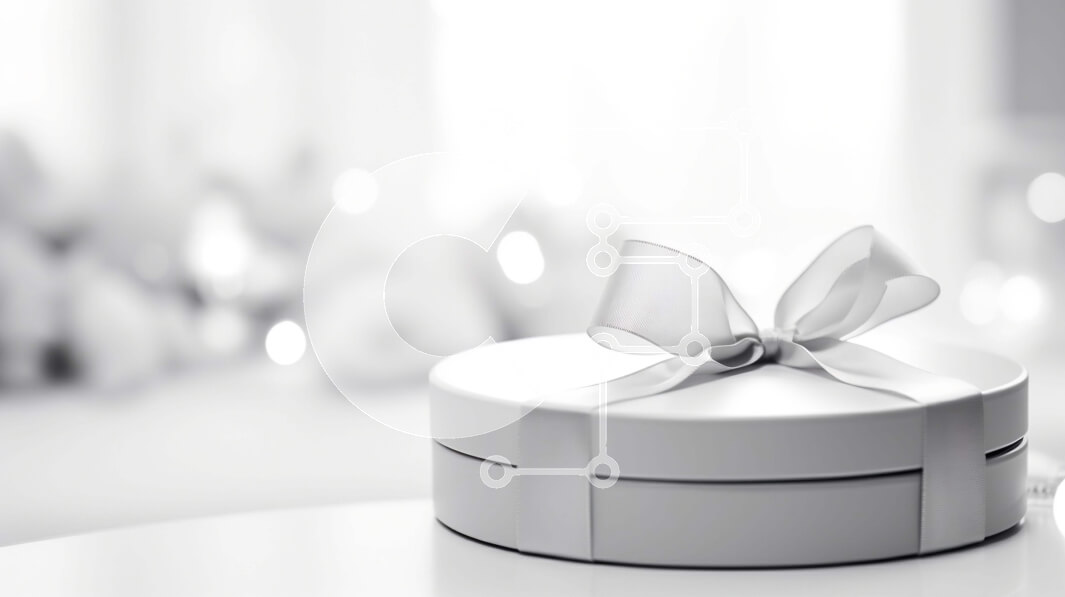 Intra Συλλεκτικό Ξύλινο Παζλ Plywood  4mm - Λευκό κουτί δώρου με ασημί κορδέλα σε ξύλινο τραπέζι Σε Ξύλινο Κουτί - Διαστάσεις: 10x10 cm – 25 κομμάτια