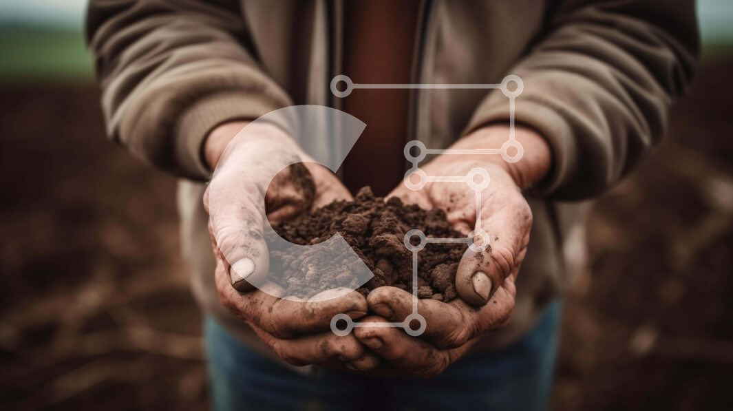 Intra Συλλεκτικό Ξύλινο Παζλ Plywood  4mm - Άτομο που κρατά το γεωργικό έδαφος στα χέρια του Σε Ξύλινο Κουτί - Διαστάσεις: 10x10 cm – 25 κομμάτια