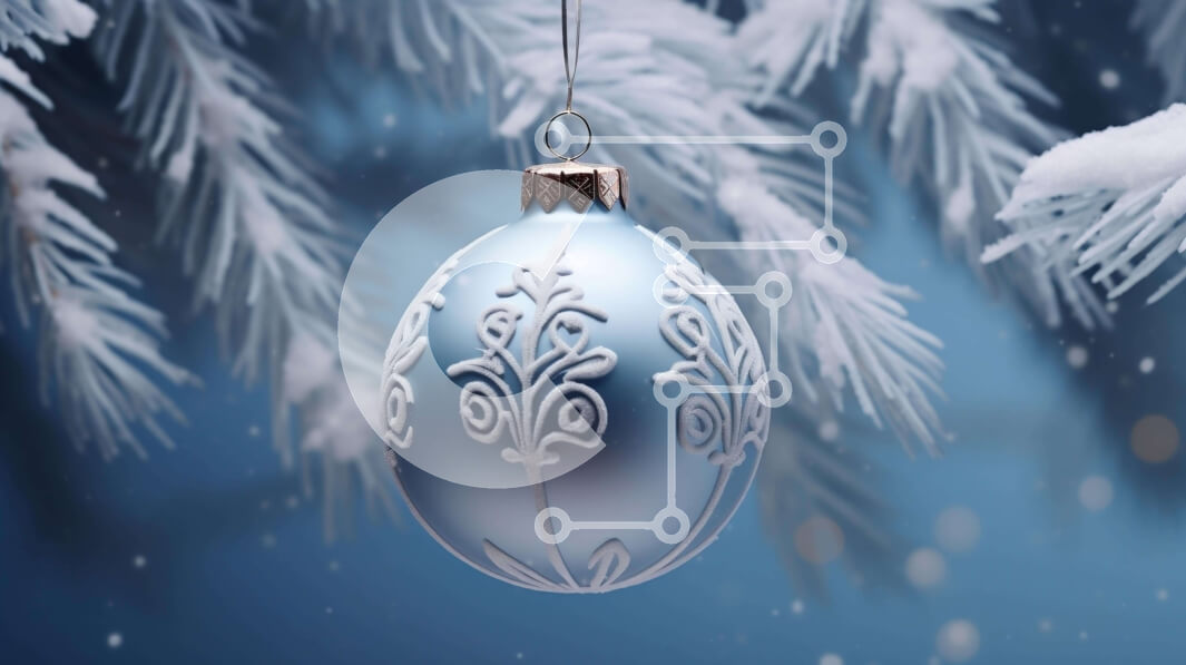 Intra Συλλεκτικό Ξύλινο Παζλ Plywood  4mm - Ασημένια χριστουγεννιάτικη μπάλα που κρέμεται από αειθαλές δέντρο με χιόνι Σε Ξύλινο Κουτί - Διαστάσεις: 10x10 cm – 25 κομμάτια