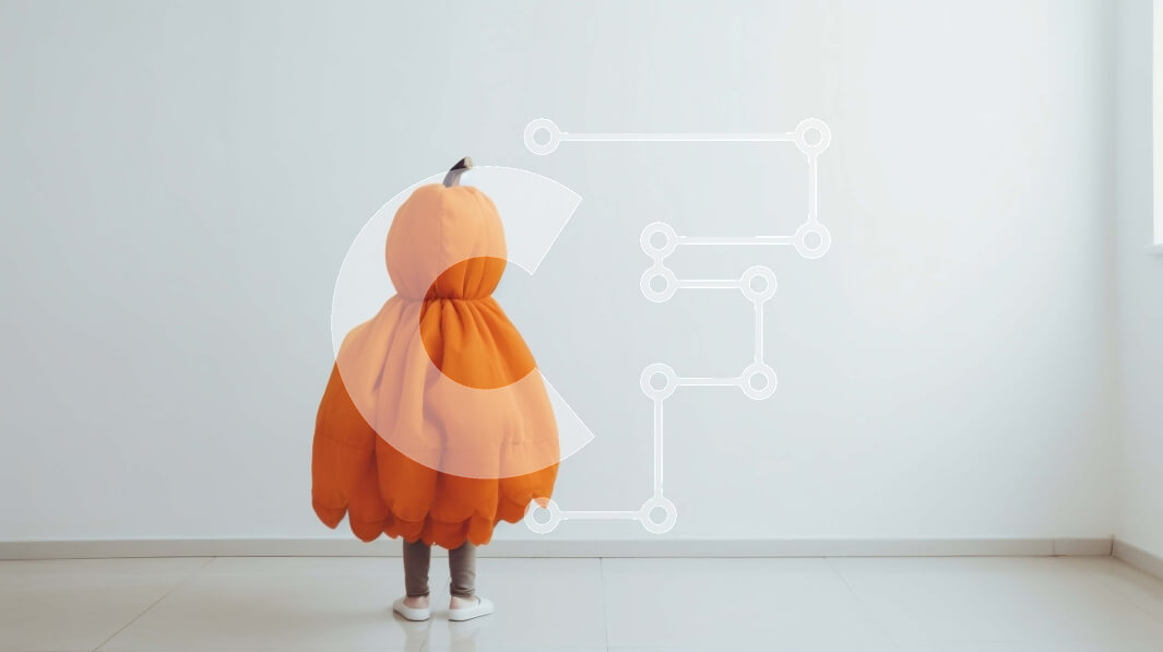 Intra Συλλεκτικό Ξύλινο Παζλ Plywood  4mm - Παιδί με κοστούμι κολοκύθας που στέκεται στο κενό δωμάτιο Σε Ξύλινο Κουτί - Διαστάσεις Puzzle: 10x10 cm – 25 κομμάτια