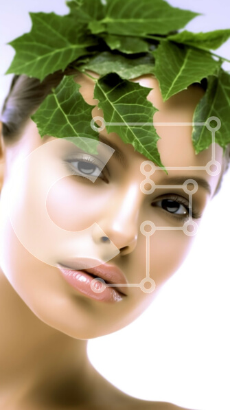 Intra Συλλεκτικό Ξύλινο Παζλ Plywood  4mm - Κομψή γυναίκα που φορά πράσινα φύλλα ως αξεσουάρ κεφαλιού Σε Ξύλινο Κουτί - Διαστάσεις Puzzle: 10x10 cm – 25 κομμάτια