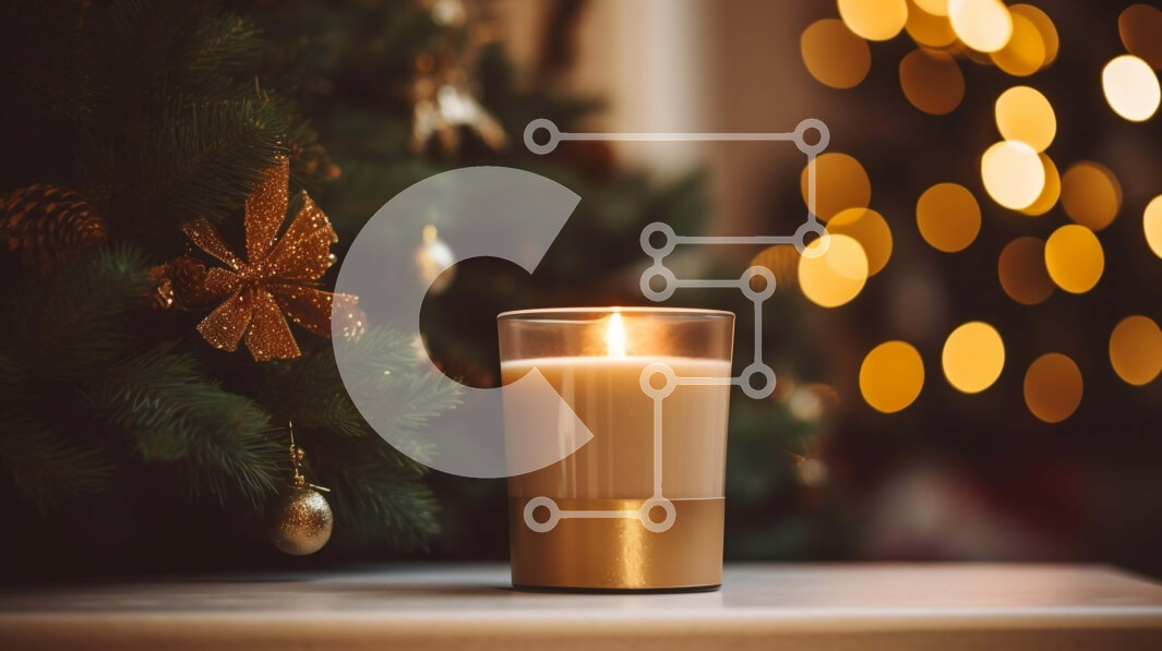 Intra Συλλεκτικό Ξύλινο Παζλ Plywood  4mm - Αναμμένο κερί μπροστά από το διακοσμημένο χριστουγεννιάτικο δέντρο Σε Ξύλινο Κουτί - Διαστάσεις: 10x10 cm – 25 κομμάτια