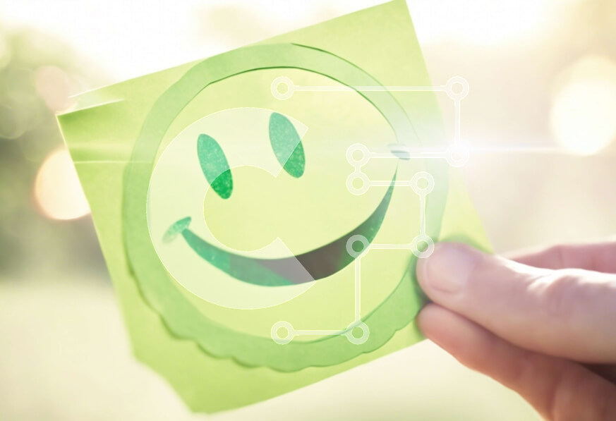 Intra Συλλεκτικό Ξύλινο Παζλ Plywood  4mm - Χέρι που κρατά το Smiley Face Paper Σε Ξύλινο Κουτί - Διαστάσεις Puzzle: 10x10 cm – 25 κομμάτια