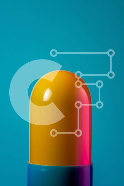 Intra Συλλεκτικό Ξύλινο Παζλ Plywood  4mm - Κίτρινο και πορτοκαλί μπουκάλι σε αφηρημένο μπλε φόντο Σε Ξύλινο Κουτί - Διαστάσεις: 10x10 cm – 25 κομμάτια