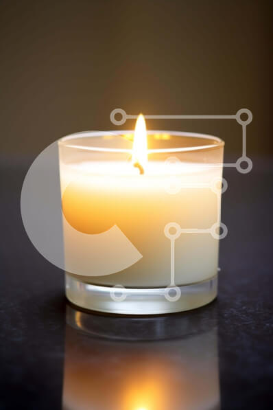 Intra Συλλεκτικό Ξύλινο Παζλ Plywood  4mm - Αναμμένο κερί περιβάλλοντος σε γυάλινο κύπελλο Σε Ξύλινο Κουτί - Διαστάσεις Puzzle: 10x10 cm – 25 κομμάτια