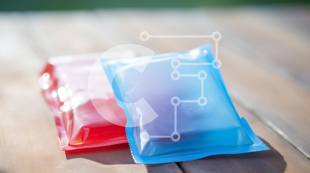 Σετ των 2 Intra Συλλεκτικό Ξύλινο Παζλ Plywood  4mm - Μπλε και κόκκινο παγάκια σε ξύλινο τραπέζι Σε Ξύλινο Κουτί - Διαστάσεις: 10x10 cm – 25 κομμάτια