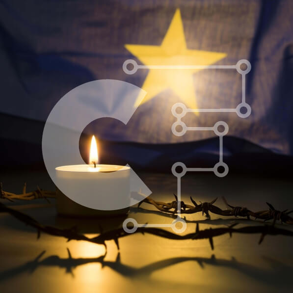 Intra Συλλεκτικό Ξύλινο Παζλ Plywood  4mm - Κερί με συρματοπλέγματα και σημαία Σε Ξύλινο Κουτί - Διαστάσεις Puzzle: 10x10 cm – 25 κομμάτια