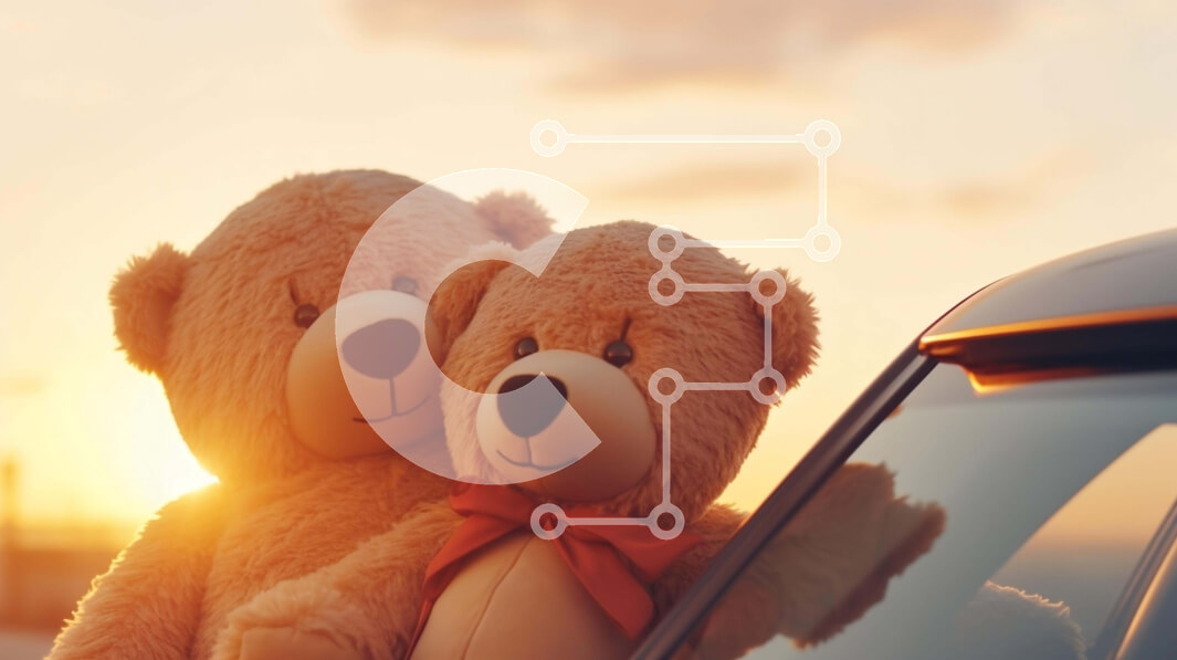 Intra Συλλεκτικό Ξύλινο Παζλ Plywood  4mm - Αρκουδάκια που κρέμονται έξω από το παράθυρο του αυτοκινήτου στο ηλιοβασίλεμα Σε Ξύλινο Κουτί - Διαστάσεις Puzzle: 10x10 cm – 25 κομμάτια