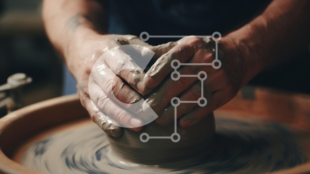 Intra Συλλεκτικό Ξύλινο Παζλ Plywood  4mm - Χέρια που σχηματίζουν πηλό σε ρόδα κεραμικής Σε Ξύλινο Κουτί - Διαστάσεις Puzzle: 10x10 cm – 25 κομμάτια