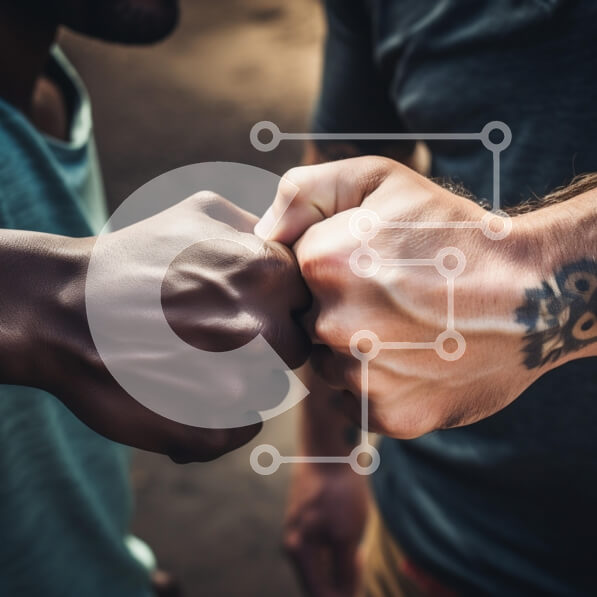 Intra Συλλεκτικό Ξύλινο Παζλ Plywood  4mm - Πυγμή που αντιπροσωπεύει τη φιλία και τη διαφορετικότητα Σε Ξύλινο Κουτί - Διαστάσεις Puzzle: 10x10 cm – 25 κομμάτια