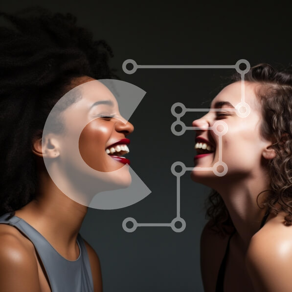 Σετ των 2 Intra Συλλεκτικό Ξύλινο Παζλ Plywood  4mm - Δύο γυναίκες που γελούν μαζί Σε Ξύλινο Κουτί - Διαστάσεις: 10x10 cm – 25 κομμάτια