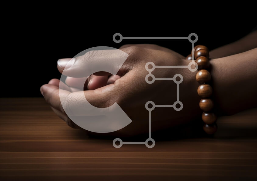 Intra Συλλεκτικό Ξύλινο Παζλ Plywood  4mm - Χέρια σε προσευχή με βραχιόλι με χάντρες Σε Ξύλινο Κουτί - Διαστάσεις Puzzle: 10x10 cm – 25 κομμάτια