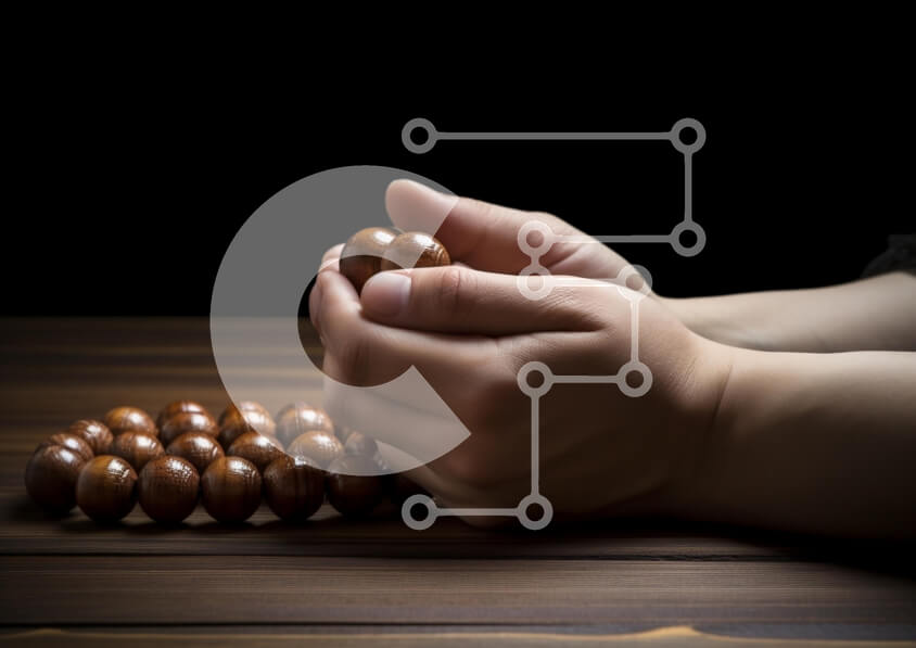 Intra Συλλεκτικό Ξύλινο Παζλ Plywood  4mm - Χέρια που κρατούν ξύλινες χάντρες με σκούρο φόντο Σε Ξύλινο Κουτί - Διαστάσεις: 10x10 cm – 25 κομμάτια