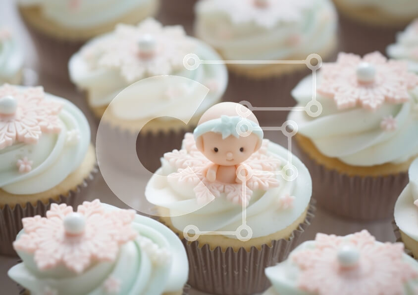 Σετ των 2 Intra Συλλεκτικό Ξύλινο Παζλ Plywood  4mm - Διακοσμημένα Cupcakes με ειδώλιο μωρού και νιφάδες χιονιού Σε Ξύλινο Κουτί - Διαστάσεις: 10x10 cm – 25 κομμάτια