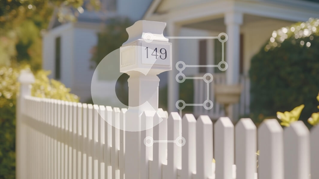 Intra Συλλεκτικό Ξύλινο Παζλ Plywood  4mm - Γραμματοκιβώτιο και φράχτη σε προαστιακό περιβάλλον Σε Ξύλινο Κουτί - Διαστάσεις Puzzle: 10x10 cm – 25 κομμάτια