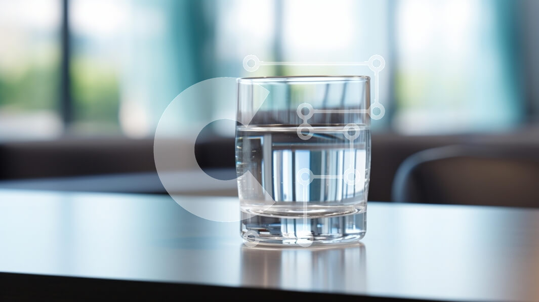 Intra Συλλεκτικό Ξύλινο Παζλ Plywood  4mm - Ποτήρι νερό στο τραπέζι Σε Ξύλινο Κουτί - Διαστάσεις: 10x10 cm – 25 κομμάτια