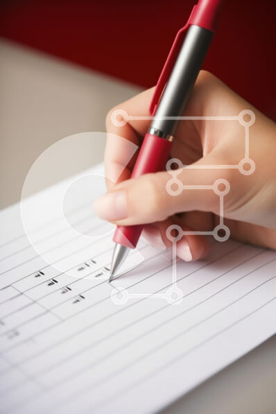 Intra Συλλεκτικό Ξύλινο Παζλ Plywood  4mm - Κοντινό πλάνο γραφής με κόκκινο στυλό σε γραμμωμένο χαρτί Σε Ξύλινο Κουτί - Διαστάσεις Puzzle: 10x10 cm – 25 κομμάτια