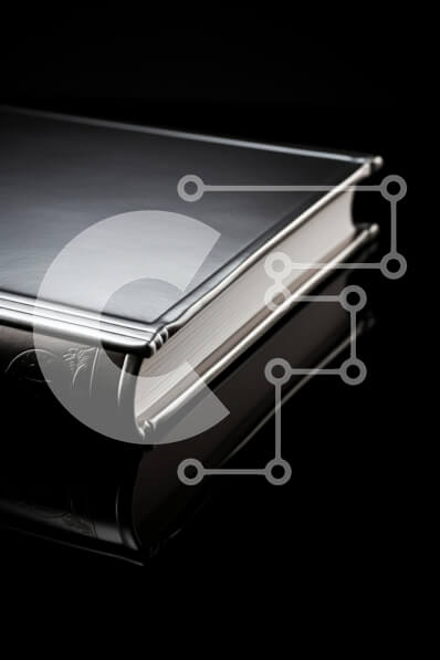 Intra Συλλεκτικό Ξύλινο Παζλ Plywood  4mm - Κομψό μαύρο βιβλίο σε ανακλαστική επιφάνεια Σε Ξύλινο Κουτί - Διαστάσεις: 10x10 cm – 25 κομμάτια