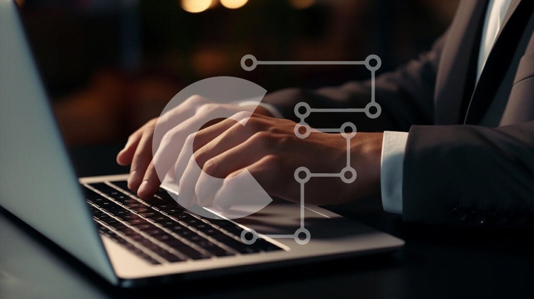 Intra Συλλεκτικό Ξύλινο Παζλ Plywood  4mm - Επαγγελματικά χέρια που πληκτρολογούν σε φορητό υπολογιστή σε χαμηλό φως Σε Ξύλινο Κουτί - Διαστάσεις Puzzle: 10x10 cm – 25 κομμάτια