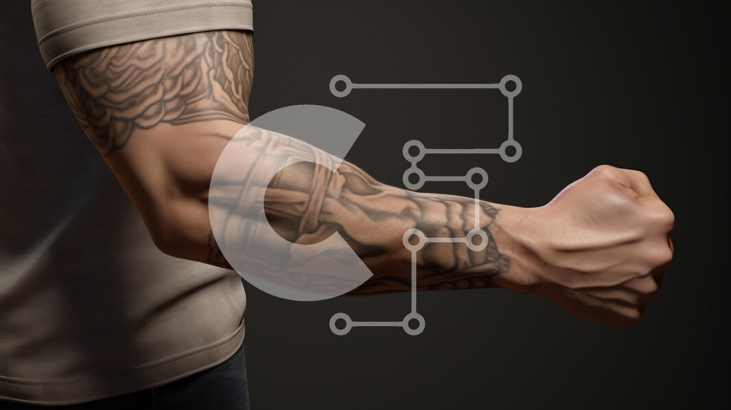 Intra Συλλεκτικό Ξύλινο Παζλ Plywood  4mm - Κοντινό πλάνο ενός μυώδους βραχίονα με τατουάζ Σε Ξύλινο Κουτί - Διαστάσεις Puzzle: 10x10 cm – 25 κομμάτια