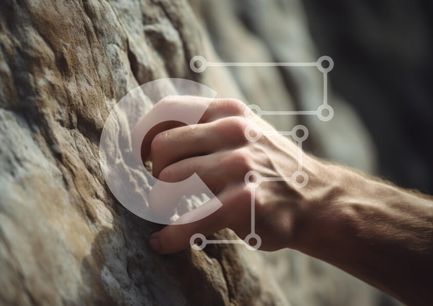 Intra Συλλεκτικό Ξύλινο Παζλ Plywood  4mm - Κοντινό πλάνο ενός χεριού που αναρριχείται σε βράχο Σε Ξύλινο Κουτί - Διαστάσεις Puzzle: 10x10 cm – 25 κομμάτια