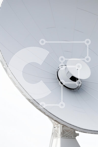 Intra Συλλεκτικό Ξύλινο Παζλ Plywood  4mm - Δορυφορικό πιάτο ενάντια στον γκρίζο ουρανό Σε Ξύλινο Κουτί - Διαστάσεις Puzzle: 10x10 cm – 25 κομμάτια