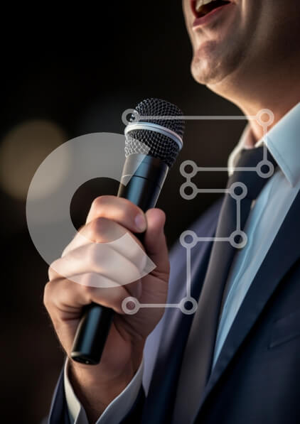 Intra Συλλεκτικό Ξύλινο Παζλ Plywood  4mm - Άτομο που μιλά με μικρόφωνο Σε Ξύλινο Κουτί - Διαστάσεις Puzzle: 10x10 cm – 25 κομμάτια