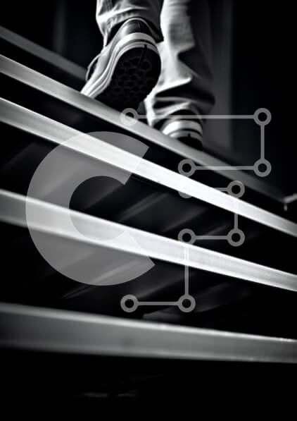 Intra Συλλεκτικό Ξύλινο Παζλ Plywood  4mm - Πόδι σε μεταλλικές σκάλες Σε Ξύλινο Κουτί - Διαστάσεις Puzzle: 10x10 cm – 25 κομμάτια