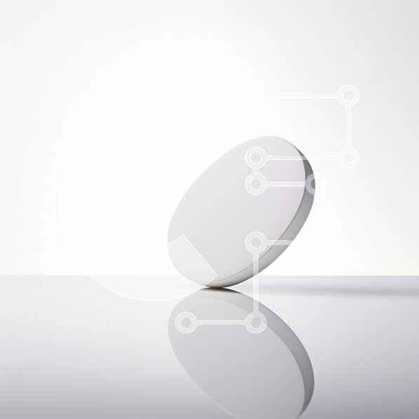 Intra Συλλεκτικό Ξύλινο Παζλ Plywood  4mm - Μινιμαλιστικό λευκό κυκλικό αντικείμενο σε ανακλαστική επιφάνεια Σε Ξύλινο Κουτί - Διαστάσεις: 10x10 cm – 25 κομμάτια