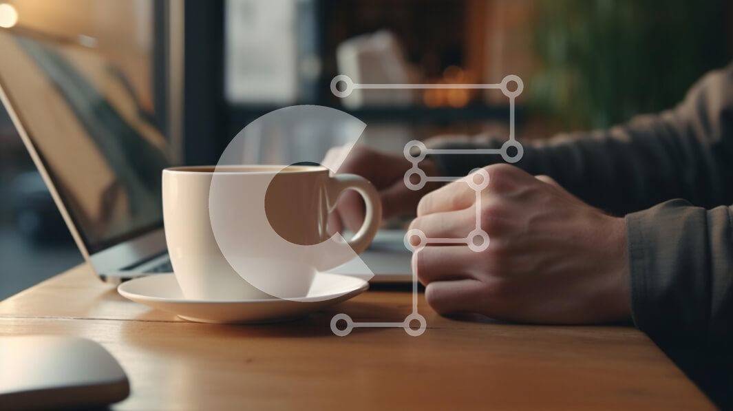 Intra Συλλεκτικό Ξύλινο Παζλ Plywood  4mm - Άνετος χώρος εργασίας με καφέ και φορητό υπολογιστή Σε Ξύλινο Κουτί - Διαστάσεις Puzzle: 10x10 cm – 25 κομμάτια