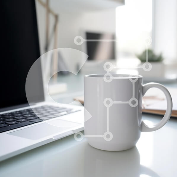 Intra Συλλεκτικό Ξύλινο Παζλ Plywood  4mm - Μοντέρνος χώρος εργασίας με φορητό υπολογιστή και κούπα καφέ Σε Ξύλινο Κουτί - Διαστάσεις Puzzle: 10x10 cm – 25 κομμάτια