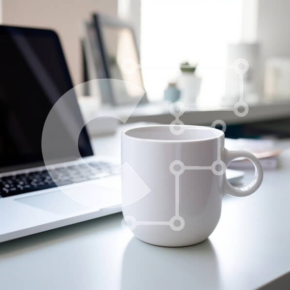 Intra Συλλεκτικό Ξύλινο Παζλ Plywood  4mm - Μοντέρνος χώρος εργασίας με φορητό υπολογιστή και λευκή κούπα Σε Ξύλινο Κουτί - Διαστάσεις Puzzle: 10x10 cm – 25 κομμάτια