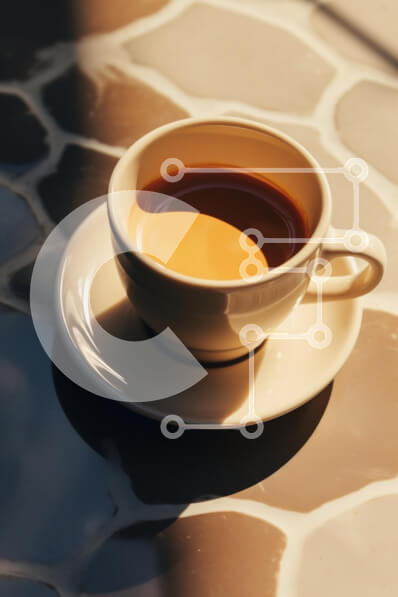 Σετ των 2 Intra Συλλεκτικό Ξύλινο Παζλ Plywood  4mm - Φλιτζάνι καφέ σε ένα πέτρινο τραπέζι Σε Ξύλινο Κουτί - Διαστάσεις: 10x10 cm – 25 κομμάτια