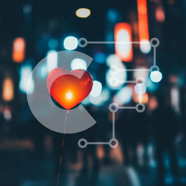 Intra Συλλεκτικό Ξύλινο Παζλ Plywood  4mm - Μπαλόνι σε σχήμα καρδιάς σε αστικό νυχτερινό τοπίο Σε Ξύλινο Κουτί - Διαστάσεις Puzzle: 10x10 cm – 25 κομμάτια