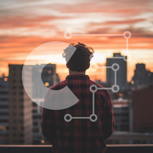 Intra Συλλεκτικό Ξύλινο Παζλ Plywood  4mm - Στοχαστική στιγμή στο ηλιοβασίλεμα πάνω από τον ορίζοντα της πόλης Σε Ξύλινο Κουτί - Διαστάσεις Puzzle: 10x10 cm – 25 κομμάτια