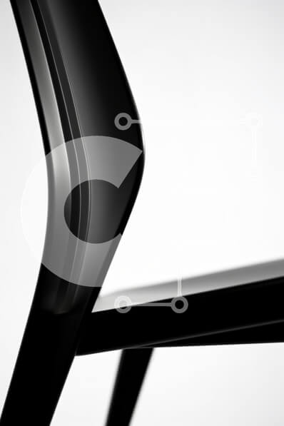 Intra Συλλεκτικό Ξύλινο Παζλ Plywood  4mm - Κοντινό πλάνο μιας σύγχρονης μαύρης καρέκλας Σε Ξύλινο Κουτί - Διαστάσεις: 10x10 cm – 25 κομμάτια