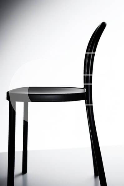 Intra Συλλεκτικό Ξύλινο Παζλ Plywood  4mm - Κομψή μαύρη καρέκλα σε ουδέτερο φόντο Σε Ξύλινο Κουτί - Διαστάσεις Puzzle: 10x10 cm – 25 κομμάτια