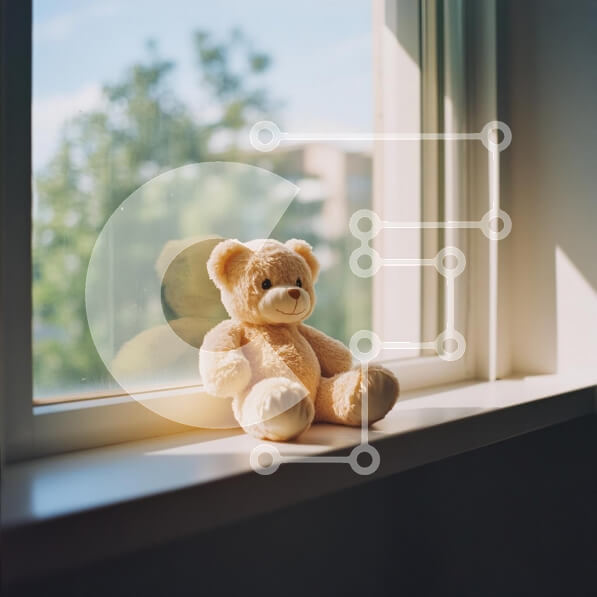 Intra Συλλεκτικό Ξύλινο Παζλ Plywood  4mm - Teddy Bear στο Windowsill με φυσικό φως Σε Ξύλινο Κουτί - Διαστάσεις: 10x10 cm – 25 κομμάτια
