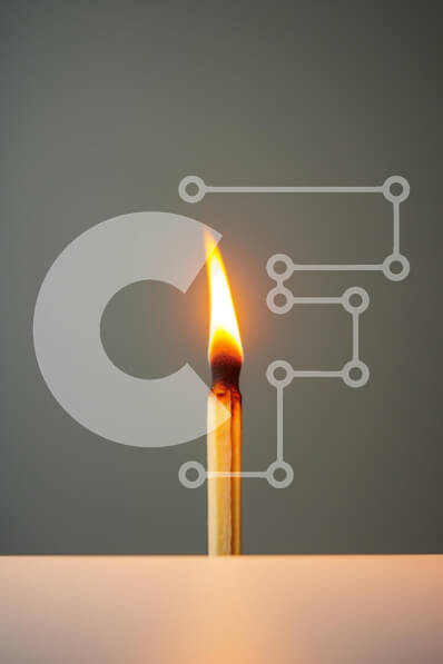 Intra Συλλεκτικό Ξύλινο Παζλ Plywood  4mm - Αναμμένο σπιρτόξυλο σε γκρι φόντο Σε Ξύλινο Κουτί - Διαστάσεις: 10x10 cm – 25 κομμάτια