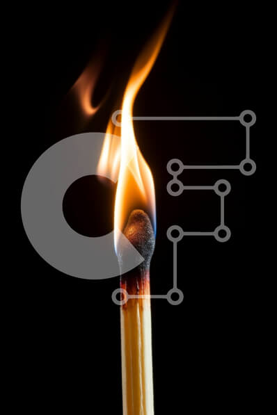 Intra Συλλεκτικό Ξύλινο Παζλ Plywood  4mm - Φλεγόμενο σπιρτόξυλο σε μαύρο φόντο Σε Ξύλινο Κουτί - Διαστάσεις: 10x10 cm – 25 κομμάτια