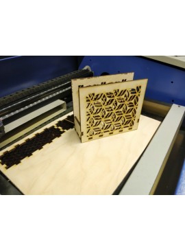 Intra απο ξύλο plywood 3mm-4mm πάχος - Διακοσμητική θήκη χαρτοπετσέτας Δίασταση 30x30 cm Intraeaxys-e1g532xo