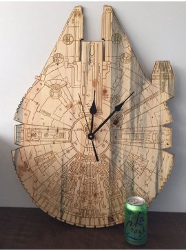 Intra απο ξύλο plywood 3mm-4mm πάχος - Ρολόι τοίχου Millennium Falcon Star Wars Δίασταση 30x30 cm Intraeaxys-e1gkrmdo