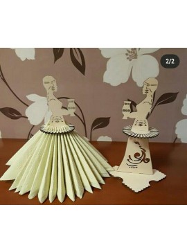 Intra απο ξύλο plywood 3mm-4mm πάχος - Κάτοχος χαρτοπετσέτας Κορίτσι Yakut με εθνική φορεσιά που κρατά Sakha Choron Δίασταση 30x30 cm Intraeaxys-67wlmx21