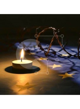 Intra Συλλεκτικό Ξύλινο Παζλ Plywood  4mm - Το φως των κεριών στην αντανάκλαση της ελπίδας Σε Ξύλινο Κουτί - Διαστάσεις Puzzle: 10x10 cm – 25 κομμάτια