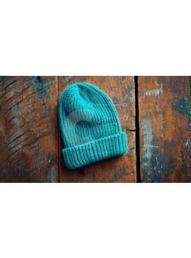 Intra Συλλεκτικό Ξύλινο Παζλ Plywood  4mm - Καπέλο Teal Beanie σε ξύλινη επιφάνεια Σε Ξύλινο Κουτί - Διαστάσεις Puzzle: 10x10 cm – 25 κομμάτια