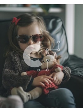 Intra Συλλεκτικό Ξύλινο Παζλ Plywood  4mm - Νεαρό κορίτσι που παίζει με τη γεμιστή κούκλα Σε Ξύλινο Κουτί - Διαστάσεις Puzzle: 10x10 cm – 25 κομμάτια