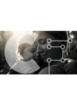 Intra Συλλεκτικό Ξύλινο Παζλ Plywood  4mm - Μητέρα και Παιδί που αγκαλιάζονται στο δάσος Σε Ξύλινο Κουτί - Διαστάσεις Puzzle: 10x10 cm – 25 κομμάτια