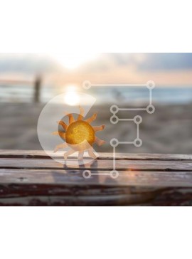 Intra Συλλεκτικό Ξύλινο Παζλ Plywood  4mm - Μικρός ήλιος σε ξύλινο πάγκο δίπλα στην παραλία Σε Ξύλινο Κουτί - Διαστάσεις: 10x10 cm – 25 κομμάτια