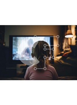 Intra Συλλεκτικό Ξύλινο Παζλ Plywood  4mm - Νεαρό κορίτσι που παρακολουθεί τηλεόραση Σε Ξύλινο Κουτί - Διαστάσεις Puzzle: 10x10 cm – 25 κομμάτια