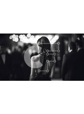 Intra Συλλεκτικό Ξύλινο Παζλ Plywood  4mm - Γυναίκα που περπατά σε εκδήλωση ή πάρτι σε μαύρο και άσπρο Σε Ξύλινο Κουτί - Διαστάσεις Puzzle: 10x10 cm – 25 κομμάτια